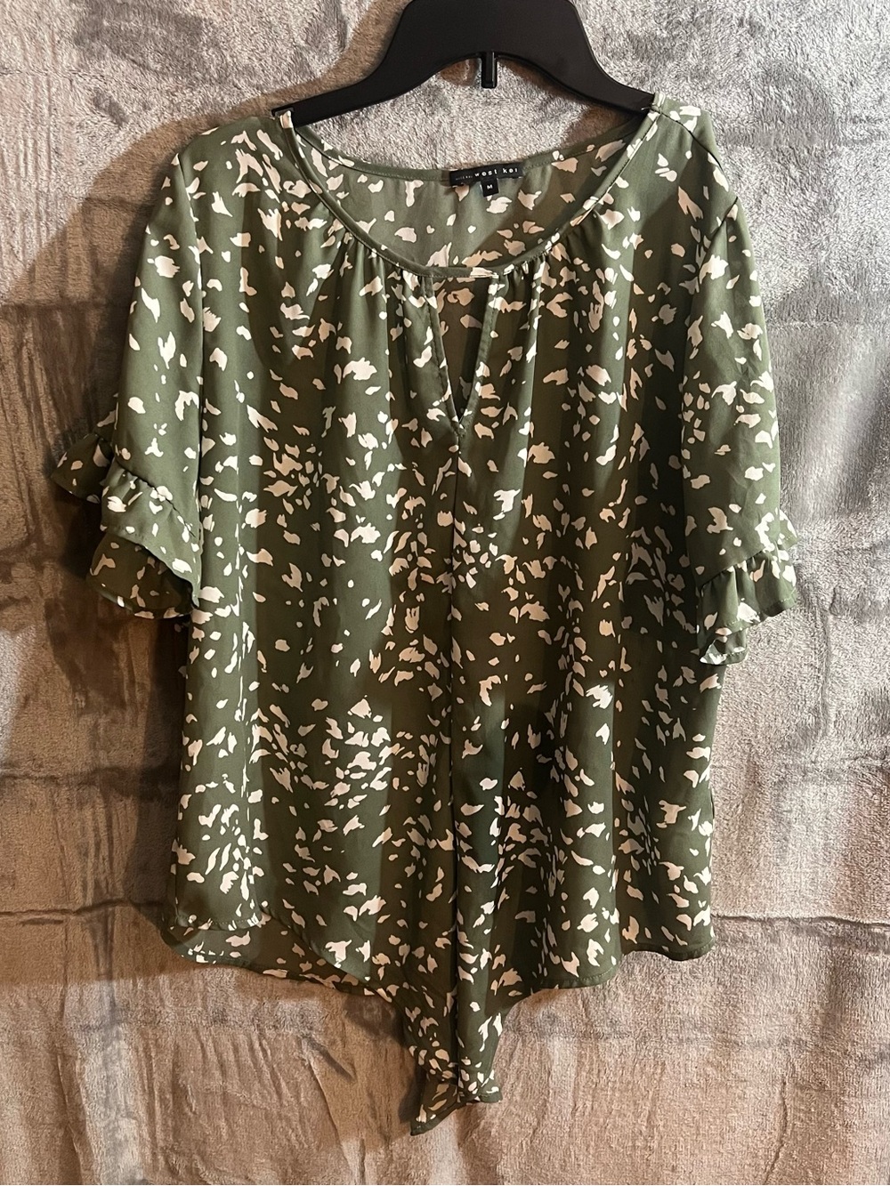 Medium Women’s Olive Green Print Ruffle Sleeve Blouse